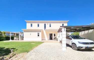 Moradia T4 com VIsta Mar para Venda em Ferragudo, Lagoa